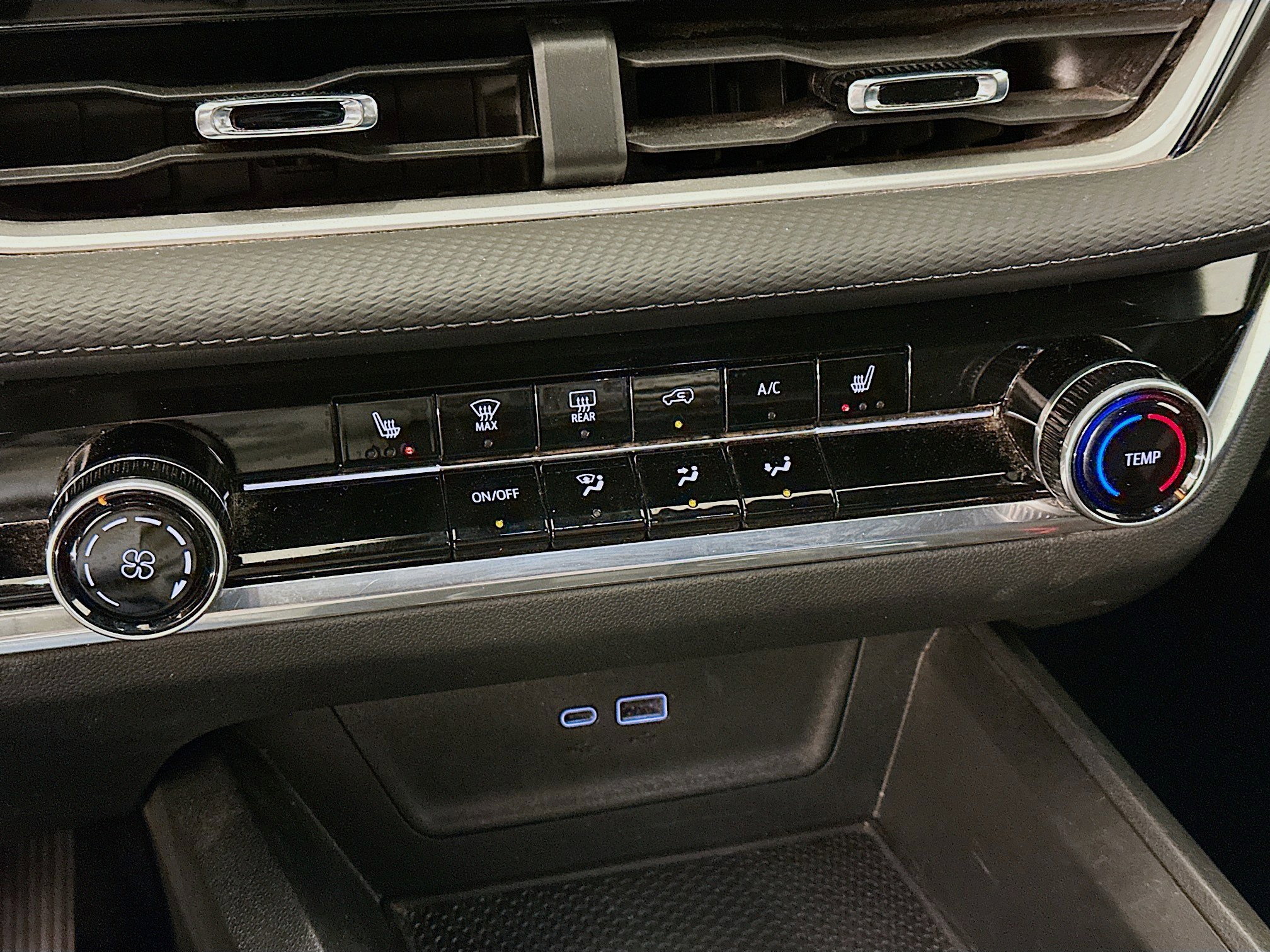 Used 2025 Chevrolet Equinox LT image 24