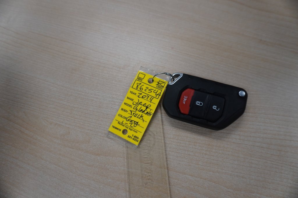 Used 2024 Jeep Gladiator Sport image 30