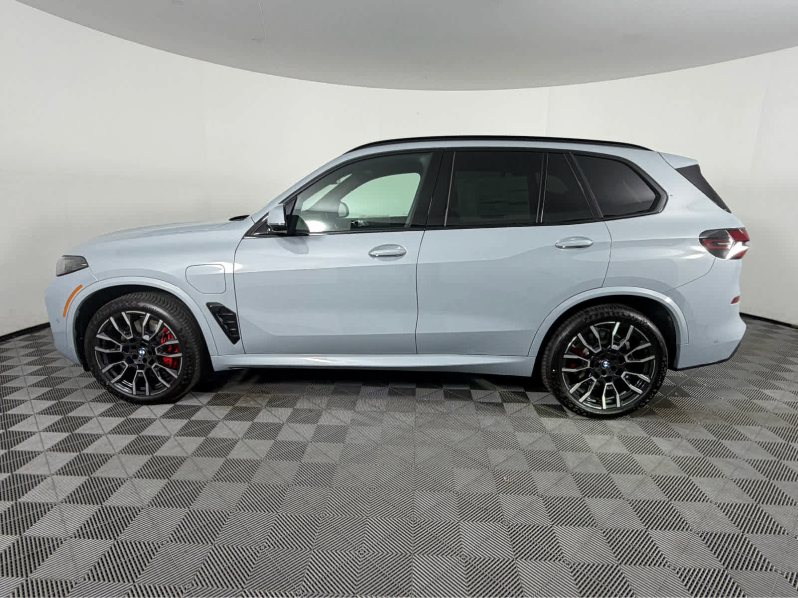 New 2026 BMW X5 xDrive50e w/ M Sport Package AWD/4WD image 6