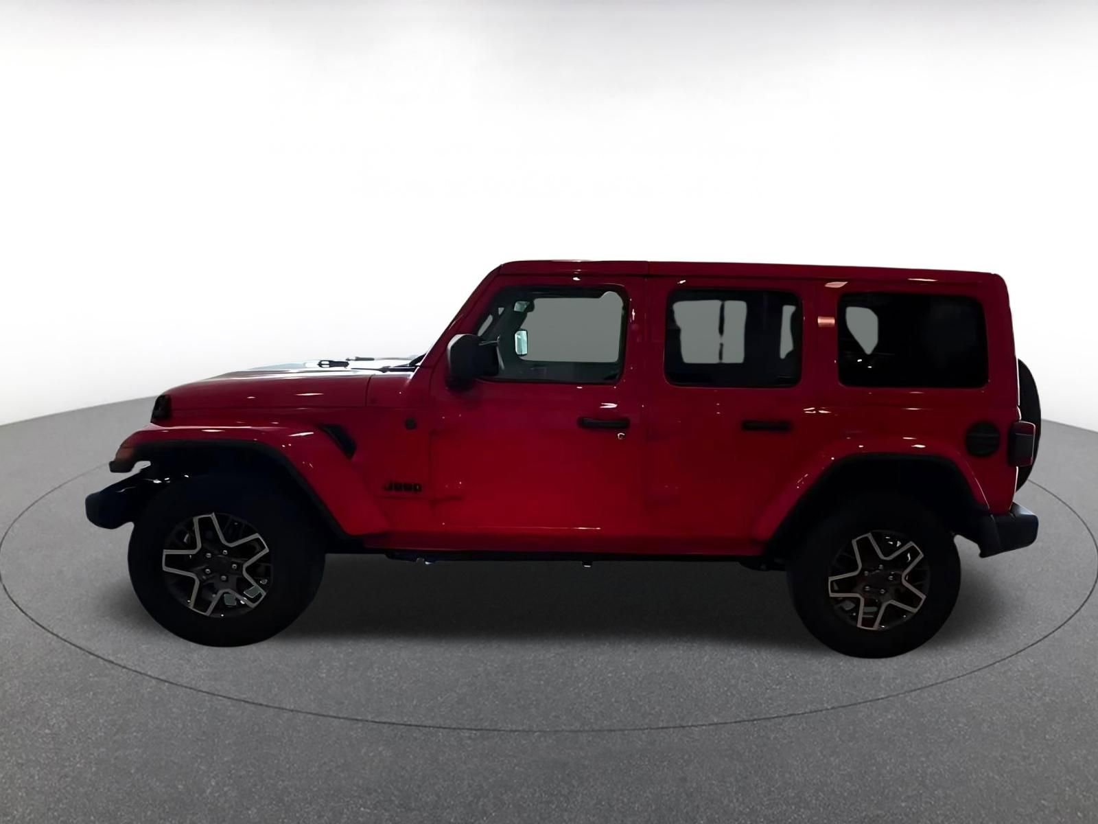 Used 2025 Jeep Wrangler Sahara image 2