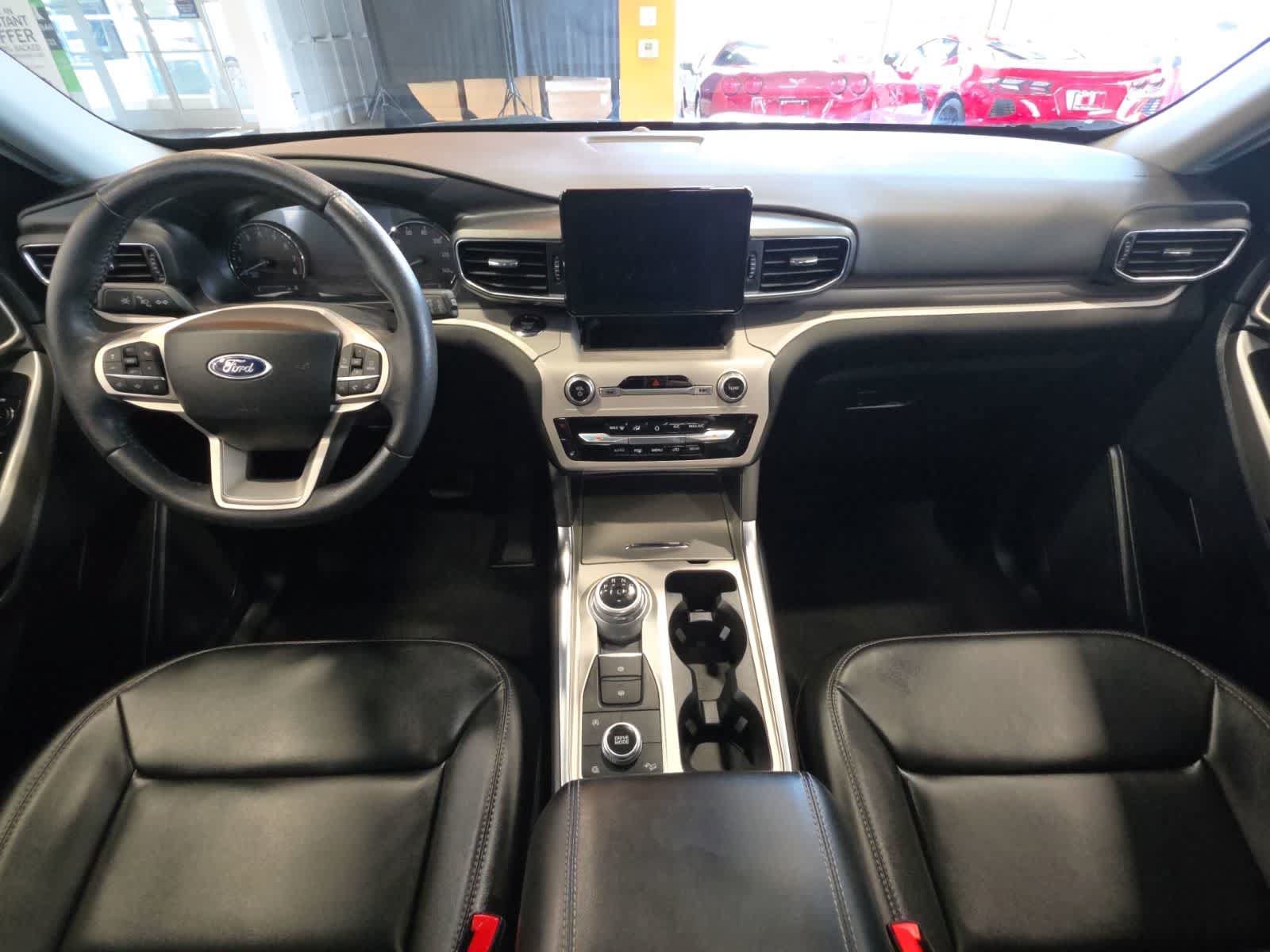 Used 2023 Ford Explorer XLT w/ Equipment Group 202A AWD/4WD image 31