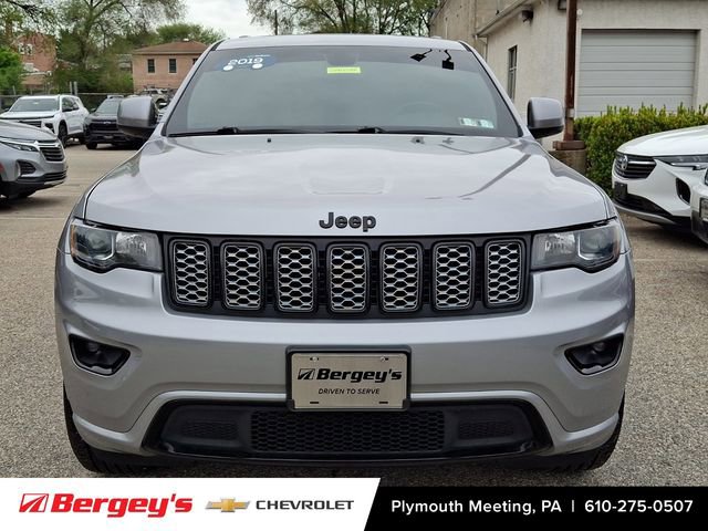Used 2019 Jeep Grand Cherokee Altitude AWD/4WD image 3