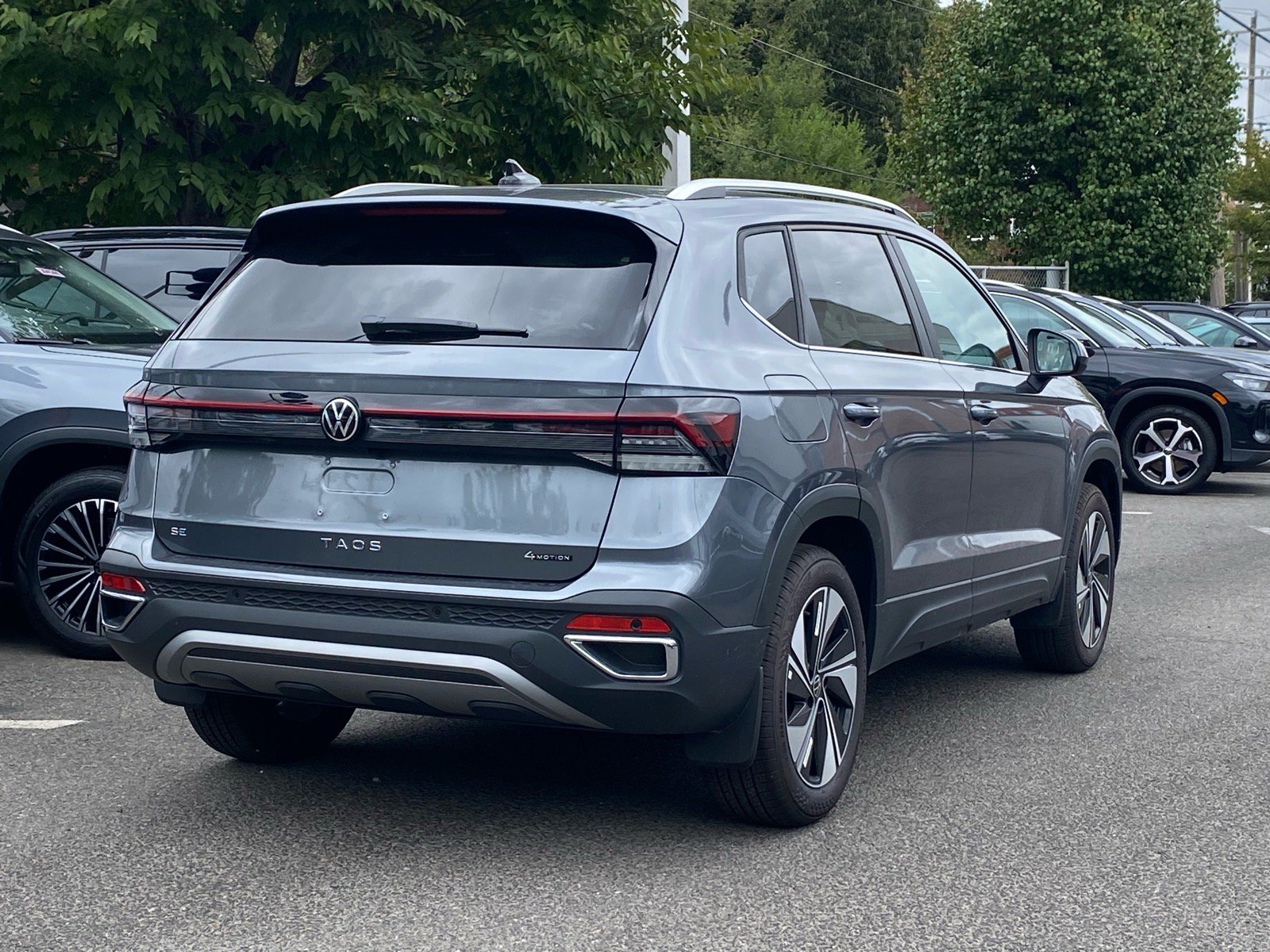 New 2026 Volkswagen Taos SE AWD/4WD image 3