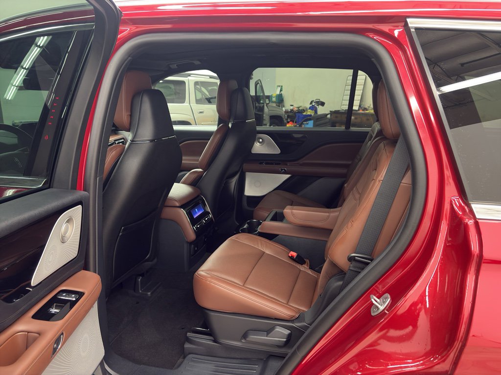 Used 2025 Lincoln Aviator Reserve w/ Equipment Group 201A image 14