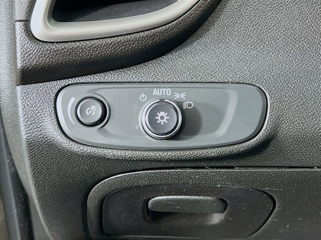 Used 2019 Chevrolet Trax LT w/ Redline Edition image 32