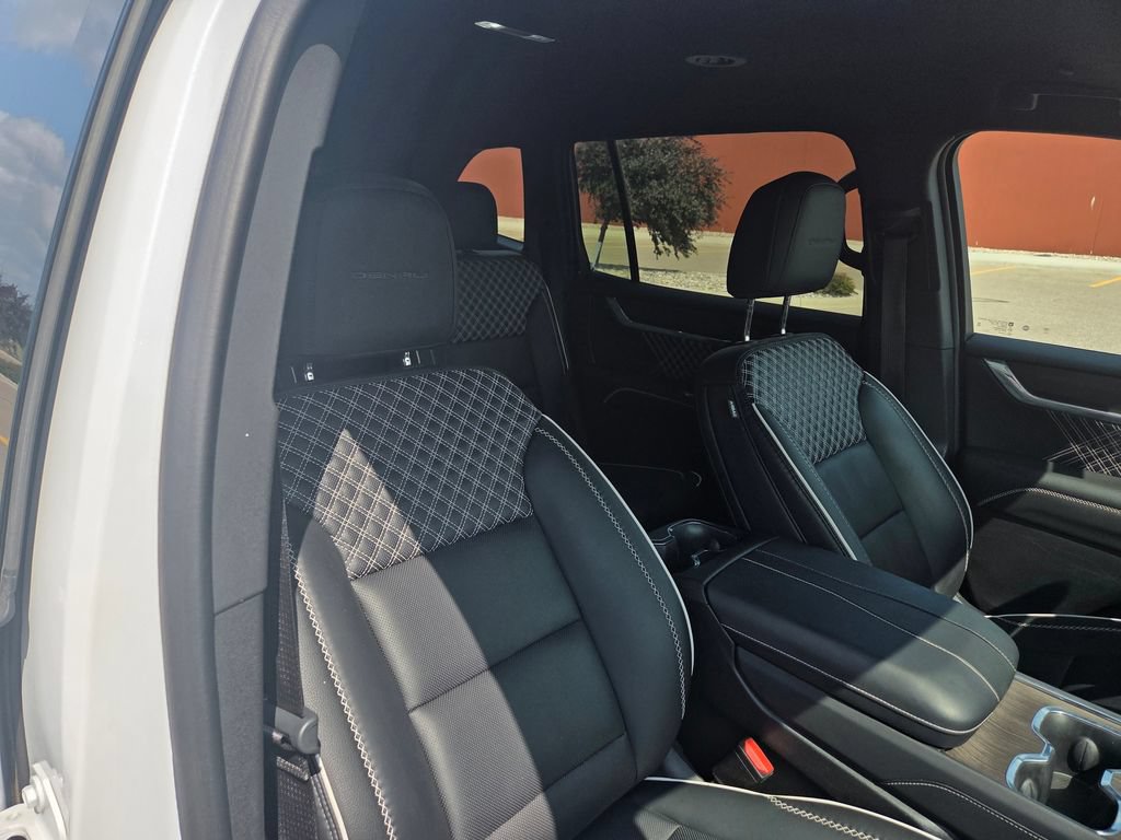 Used 2025 GMC Acadia Denali AWD/4WD image 36