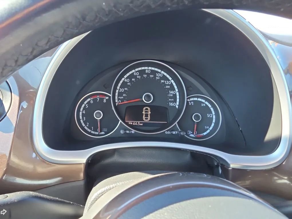 Used 2013 Volkswagen Beetle 2.5 image 38