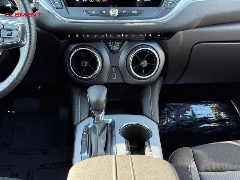 Used 2025 Chevrolet Blazer LT AWD/4WD image 18