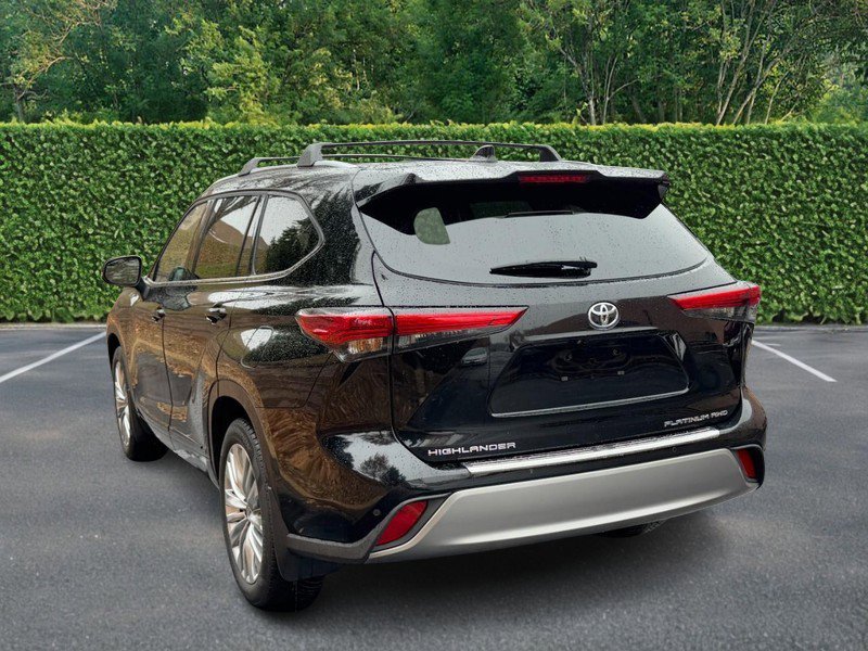 Used 2023 Toyota Highlander image 4