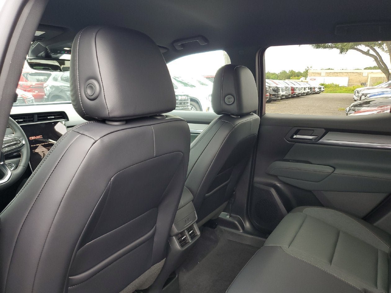 New 2027 GMC Terrain AT4 w/ Technology Package II AWD/4WD image 10