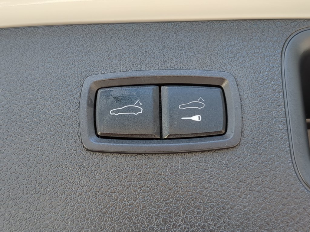 Used 2022 Porsche Macan AWD/4WD image 9