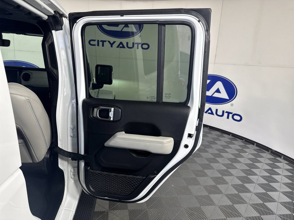 Used 2023 Jeep Wrangler Unlimited Sahara AWD/4WD image 37