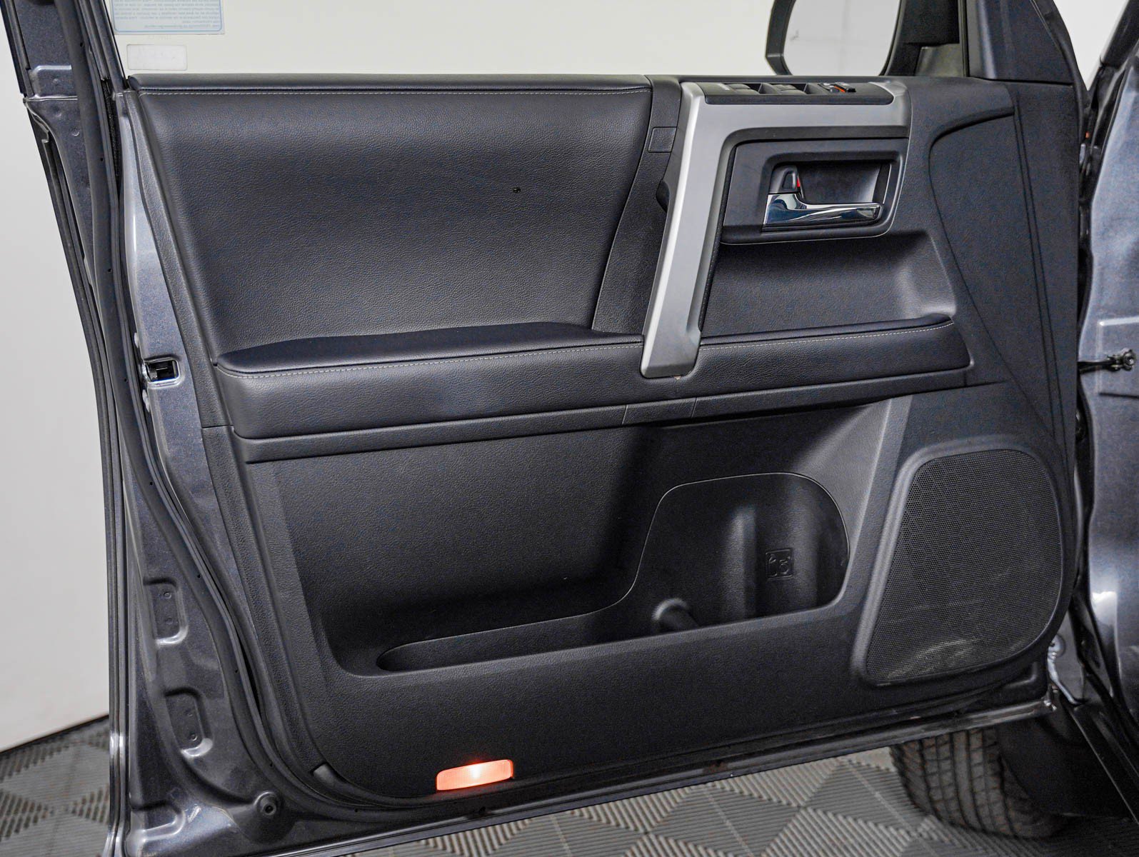 Used 2023 Toyota 4Runner SR5 Premium w/ Moonroof Package RWD image 22