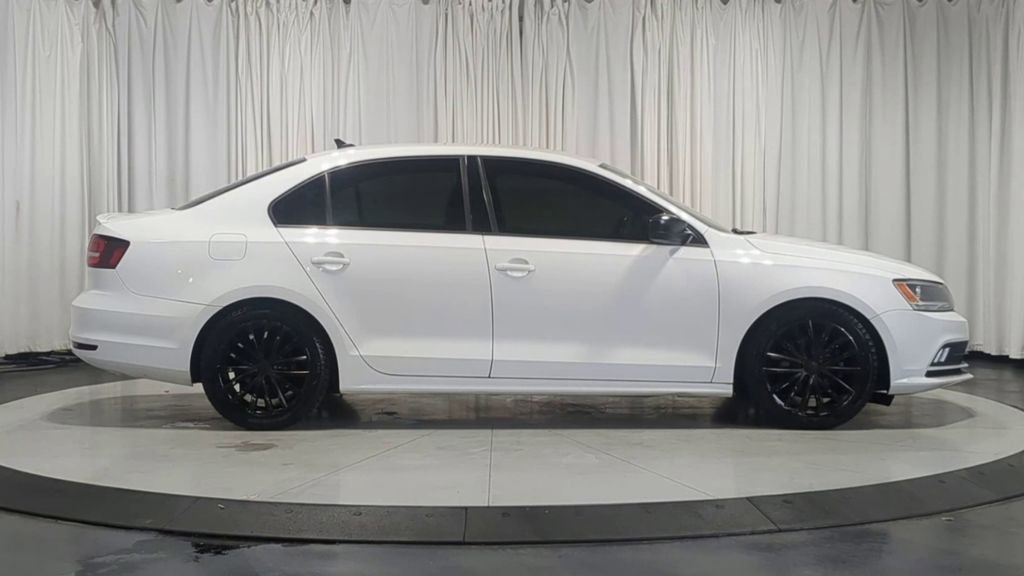 Used 2016 Volkswagen Jetta Sport FWD image 11