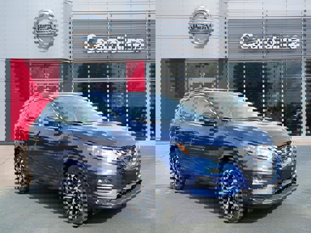 Used 2022 Nissan Rogue Sport SL image 1