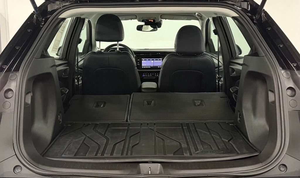 Used 2022 Chevrolet Bolt EUV LT w/ Convenience Package FWD image 26