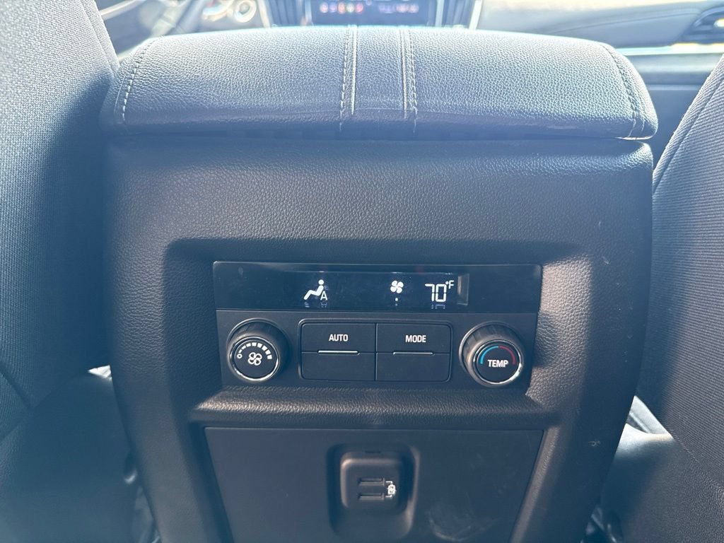 Used 2023 Chevrolet Traverse LT FWD image 16