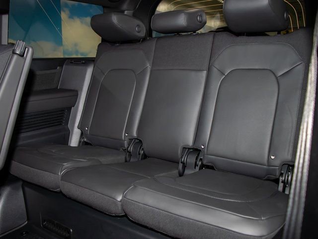 Used 2025 Land Rover Defender 130 X image 23