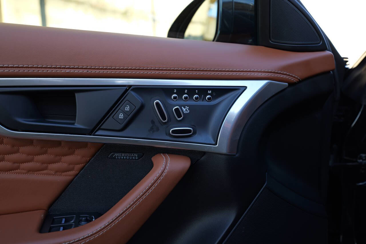 Used 2021 Jaguar F-TYPE R image 65