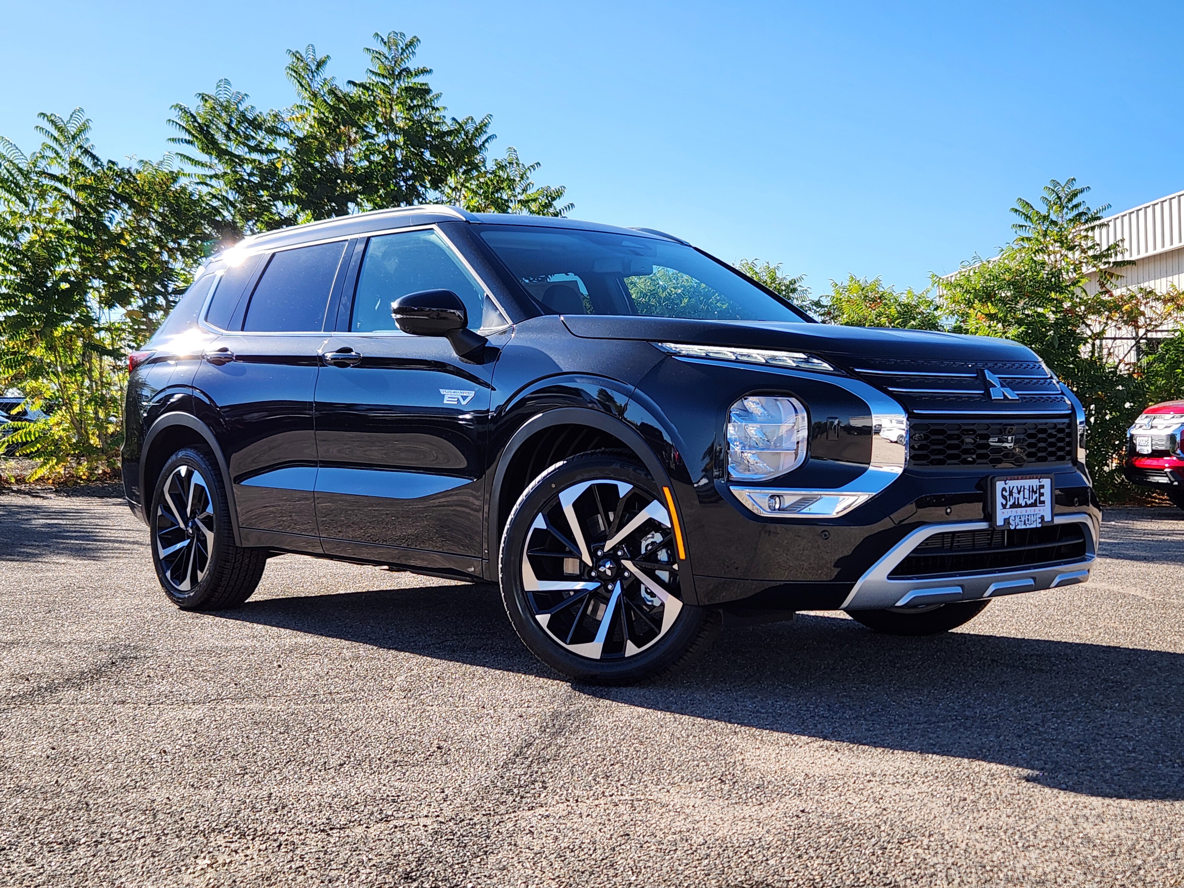 New 2025 Mitsubishi Outlander SEL image 1