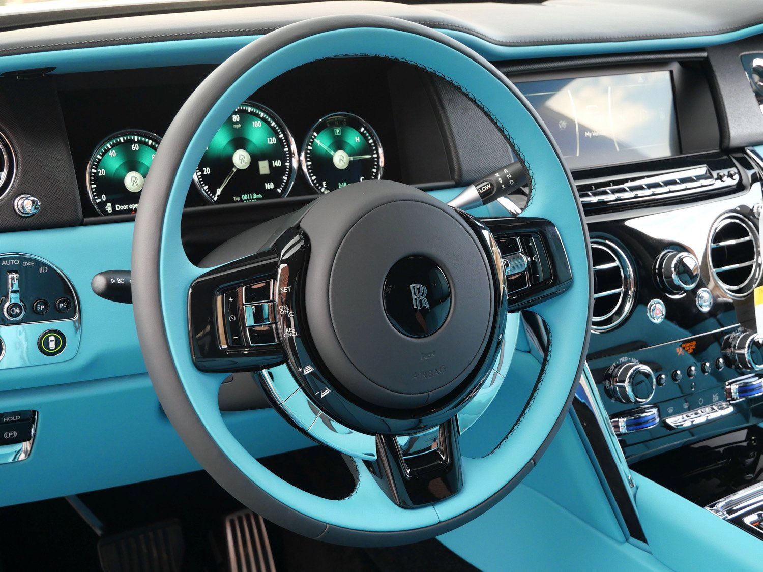 Used 2024 Rolls-Royce Cullinan image 24