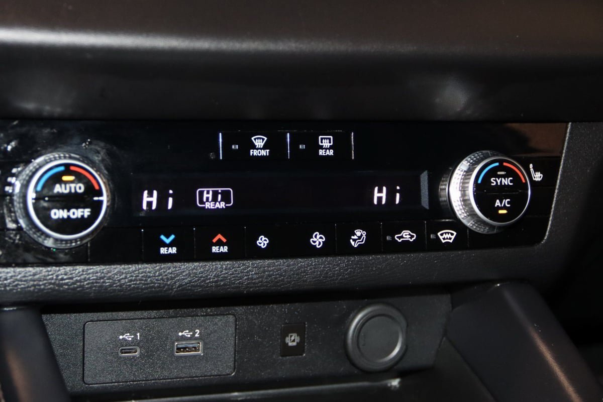 Used 2024 Mitsubishi Outlander 4WD Plug-In Hybrid image 47