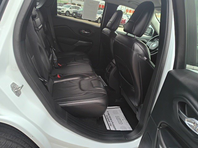 Used 2019 Jeep Cherokee Limited image 16