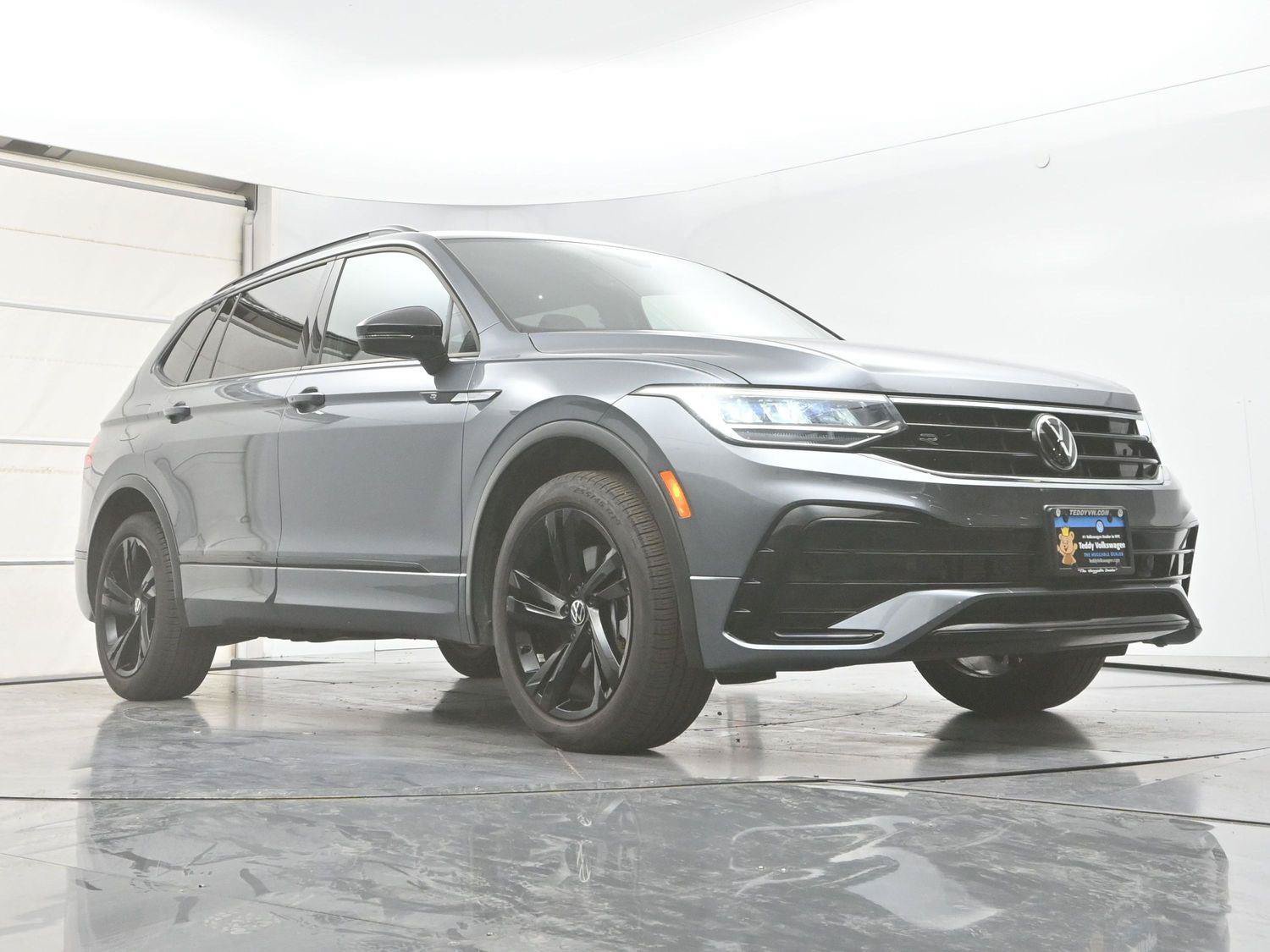 Certified 2023 Volkswagen Tiguan SE R-Line AWD/4WD image 28