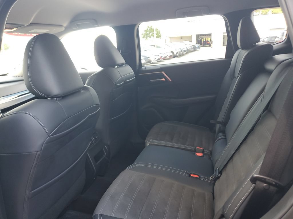 Used 2024 Mitsubishi Outlander SE FWD image 17
