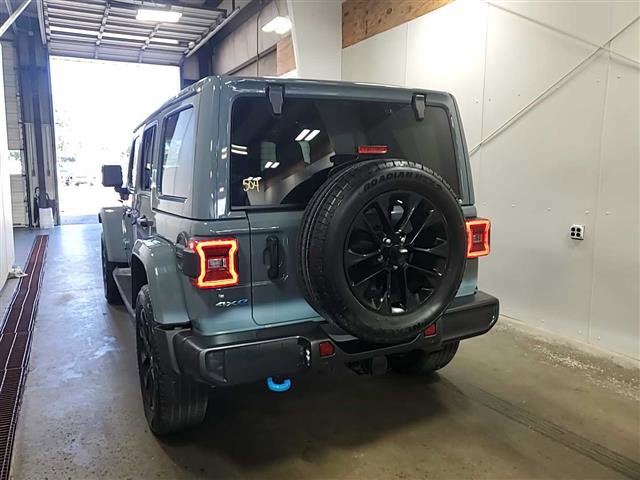 Used 2024 Jeep Wrangler Unlimited Sahara w/ Technology Group AWD/4WD image 4
