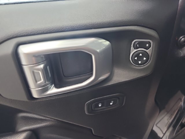 Used 2022 Jeep Gladiator Sport AWD/4WD image 11