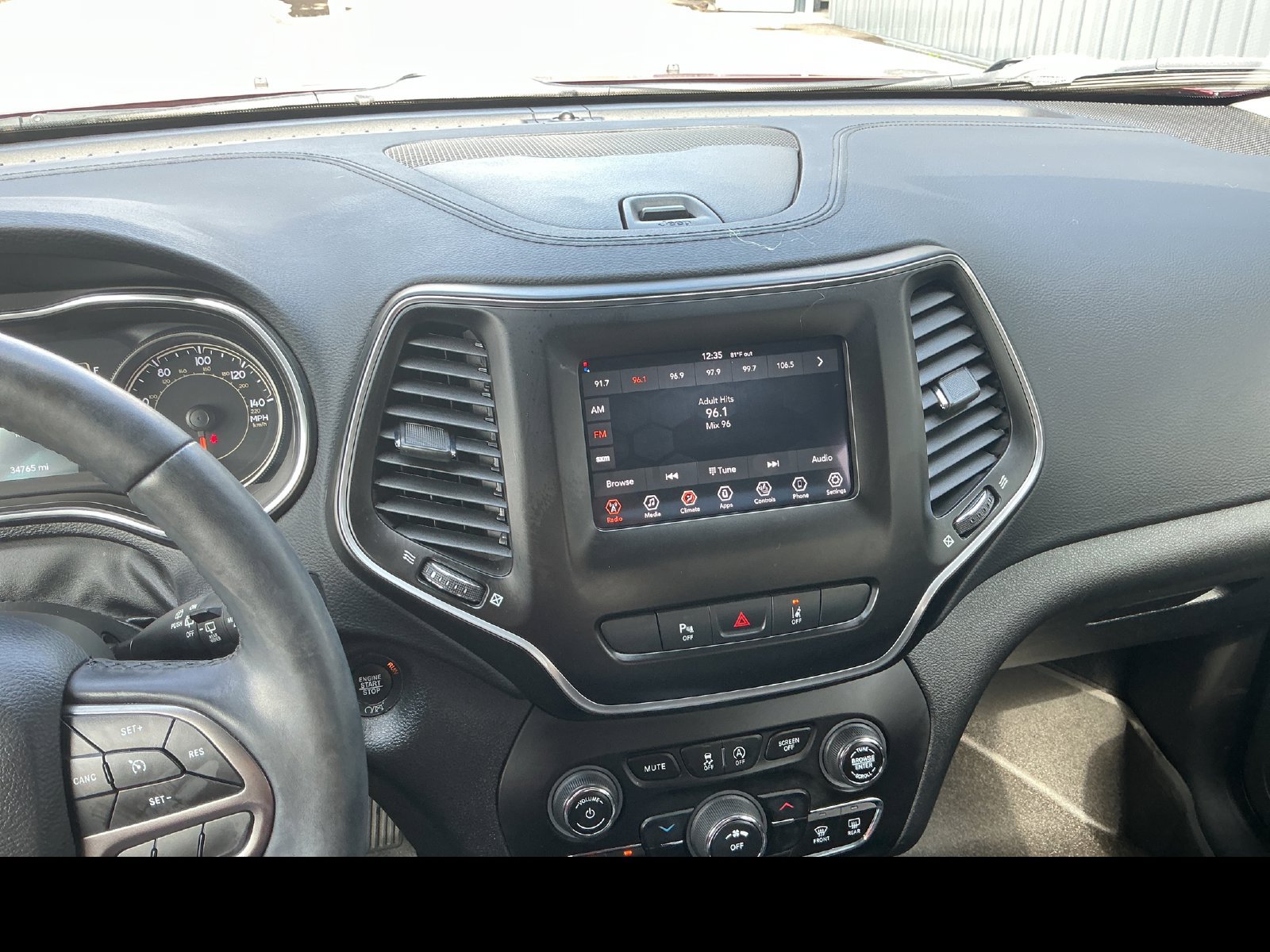 Used 2021 Jeep Cherokee Latitude Plus AWD/4WD image 18