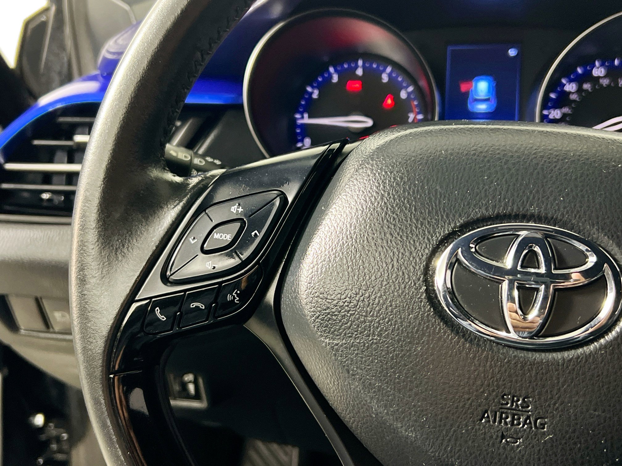 Used 2020 Toyota C-HR XLE image 17