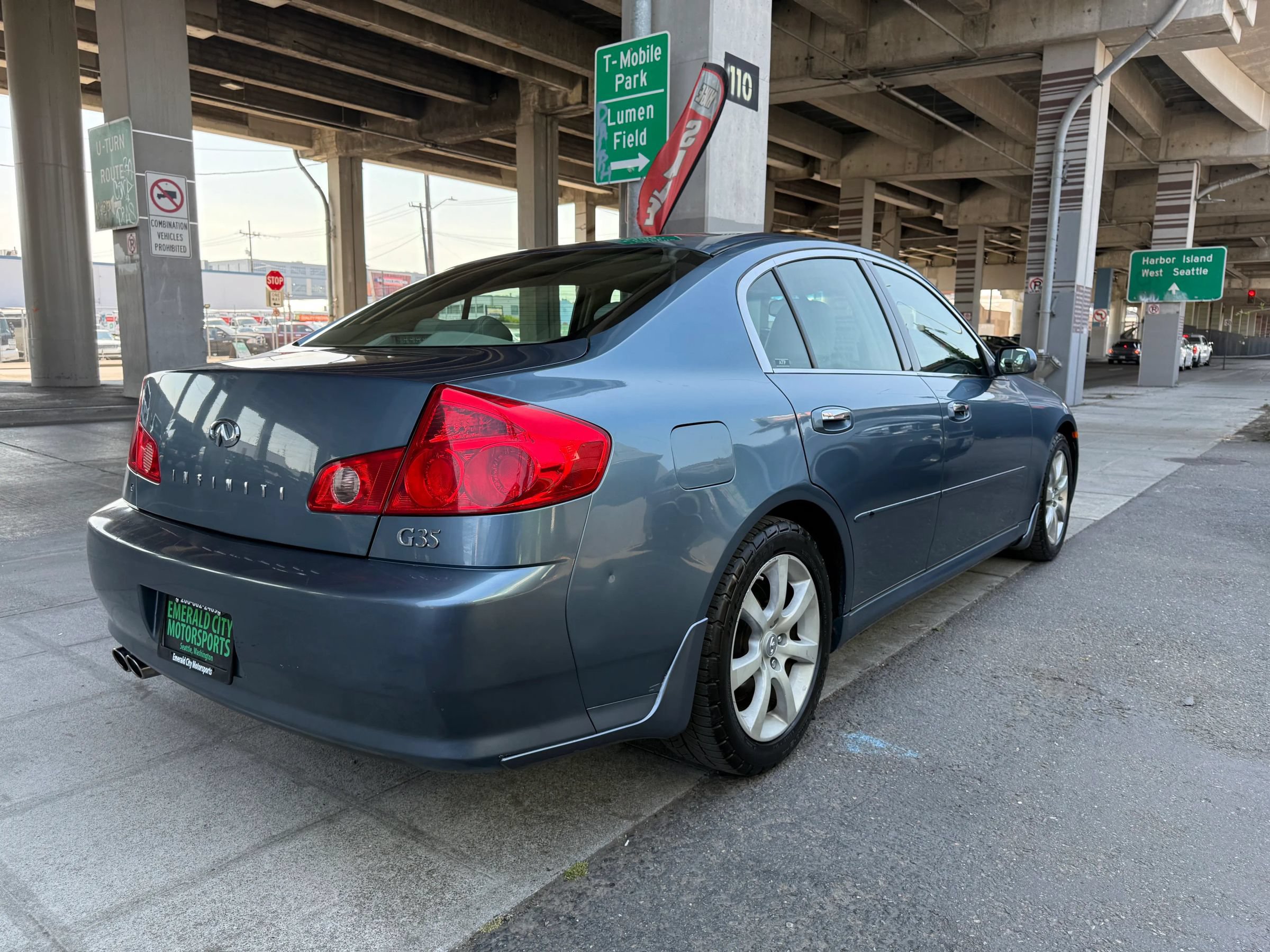 Used 2005 INFINITI G35 Sedan w/ (P03) Premium Pkg C RWD image 4