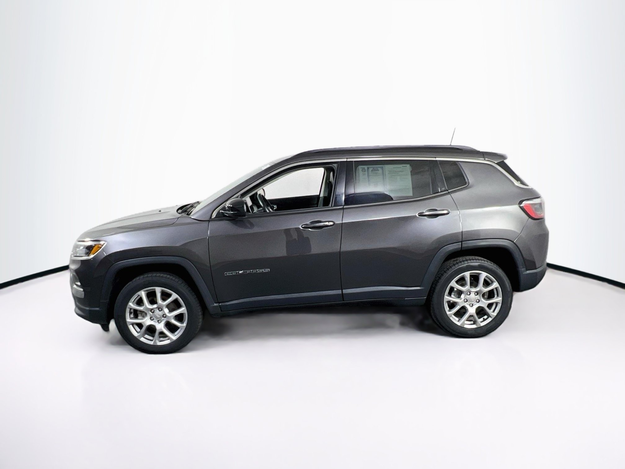 Used 2022 Jeep Compass Latitude AWD/4WD image 8