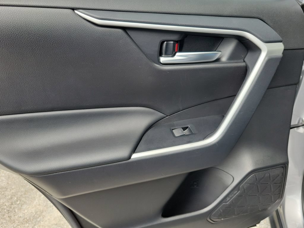 Used 2025 Toyota RAV4 XLE w/ Convenience Package FWD image 18