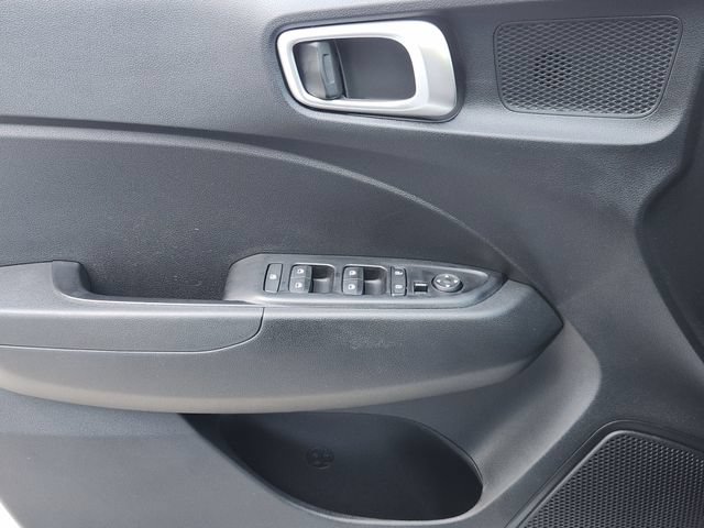 Certified 2025 Hyundai Venue SEL FWD image 16