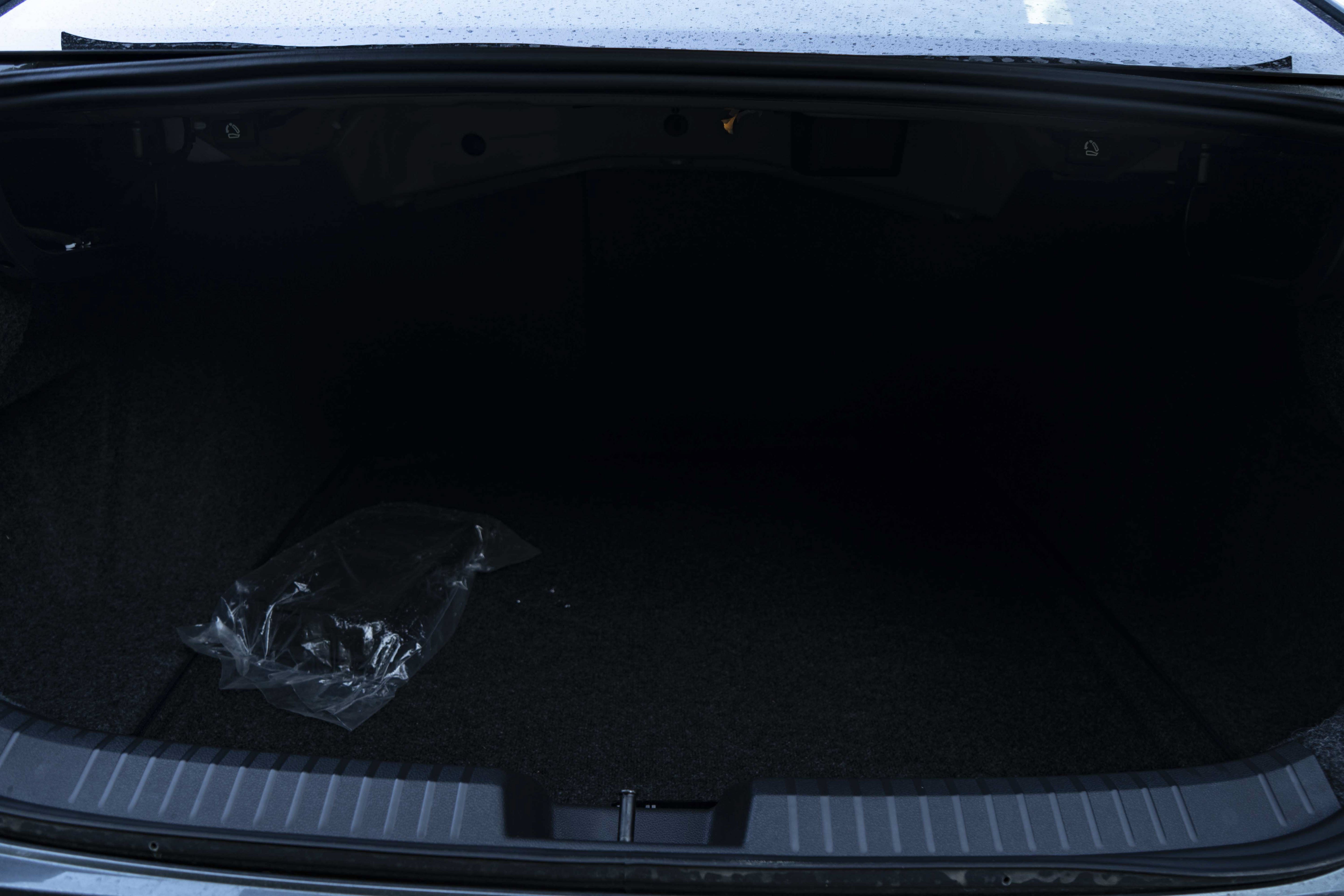 Certified 2025 Volkswagen Jetta SE w/ Sunroof Package FWD image 36