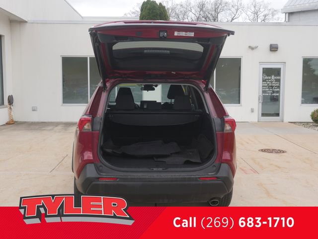 Used 2021 Toyota RAV4 XLE w/ Convenience Package AWD/4WD image 16