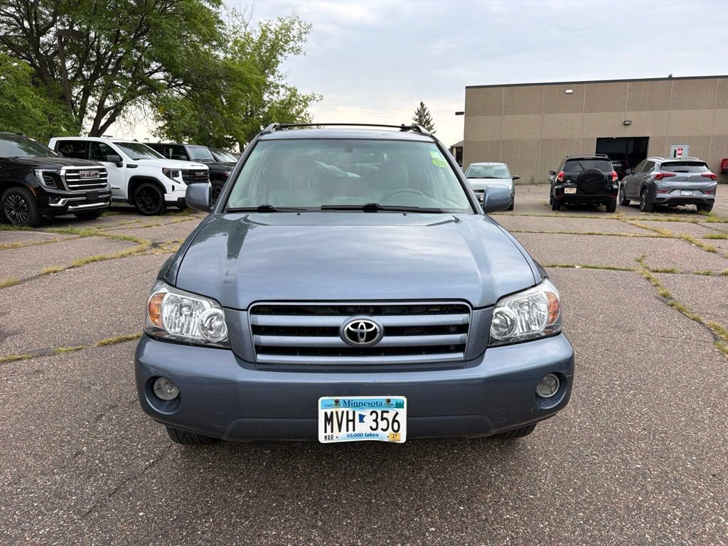 Used 2005 Toyota Highlander Limited w/ Leather Trim Pkg AWD/4WD image 2