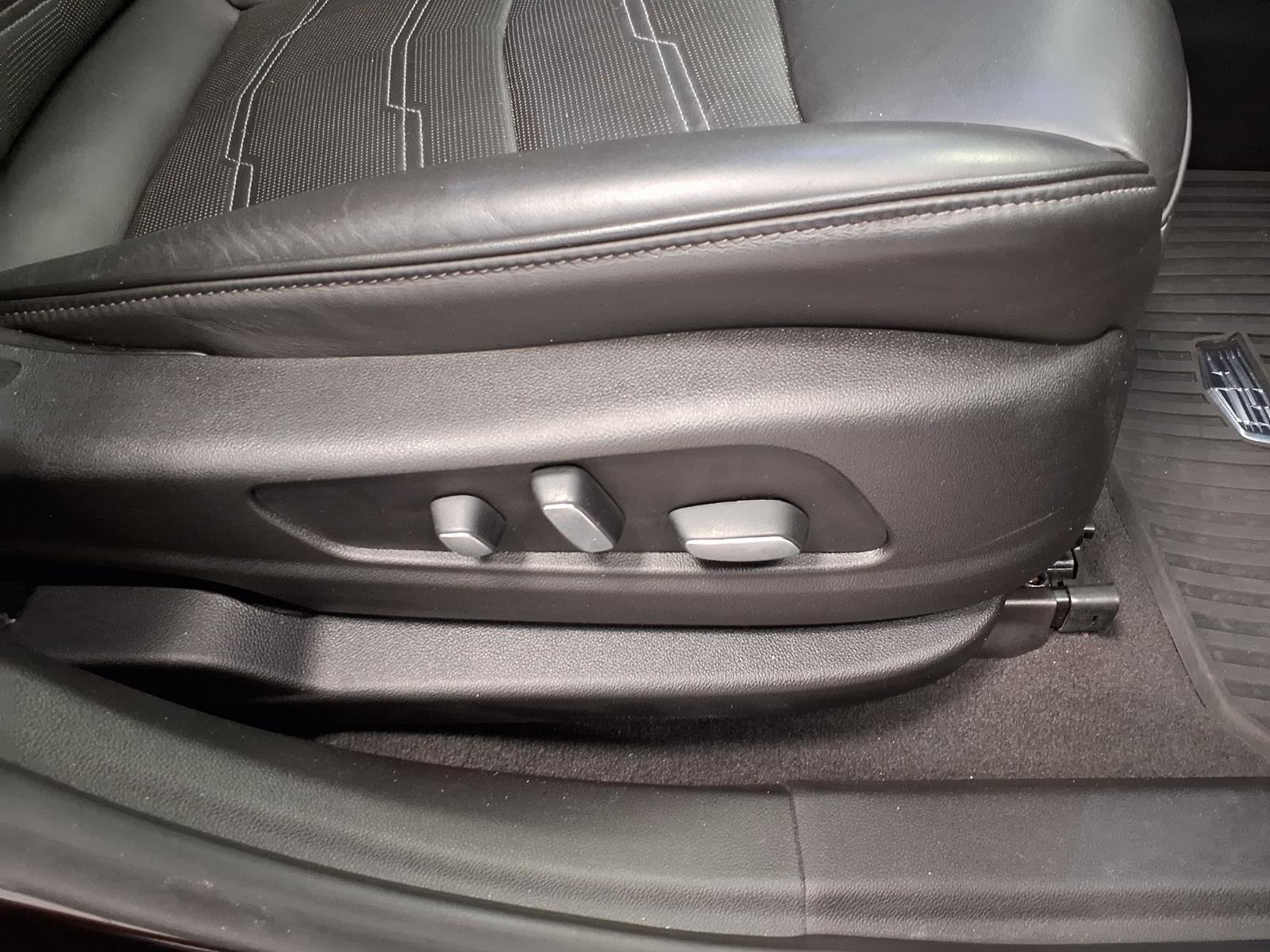 Used 2020 Cadillac XT6 Premium Luxury w/ Platinum Package FWD image 11