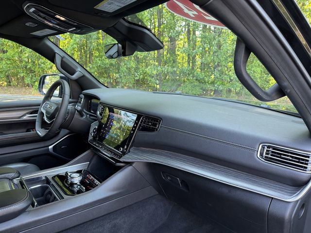Used 2024 Jeep Wagoneer Series III AWD/4WD image 41