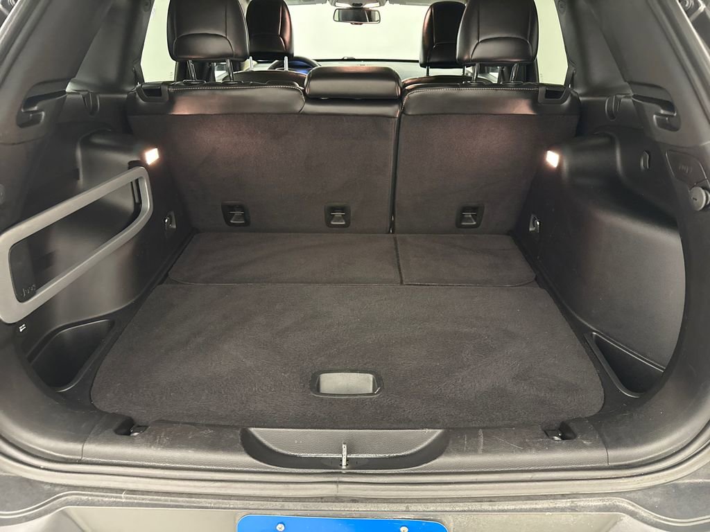Used 2016 Jeep Cherokee Limited image 12