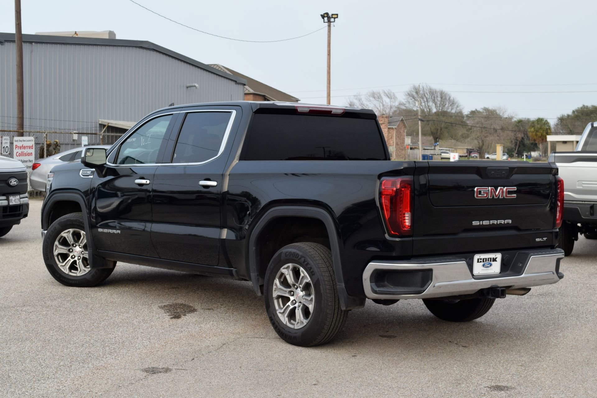 Used 2025 GMC Sierra 1500 SLT image 4