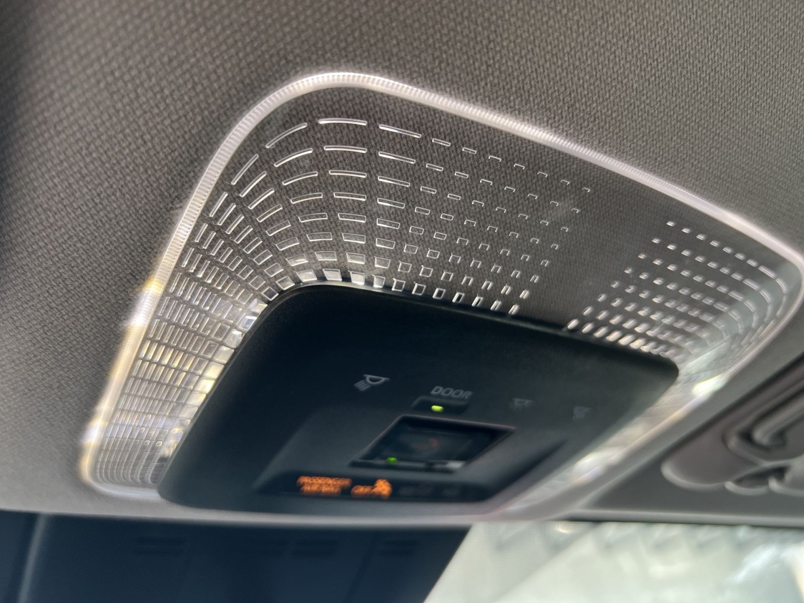 Used 2025 Toyota Prius XLE AWD/4WD image 35