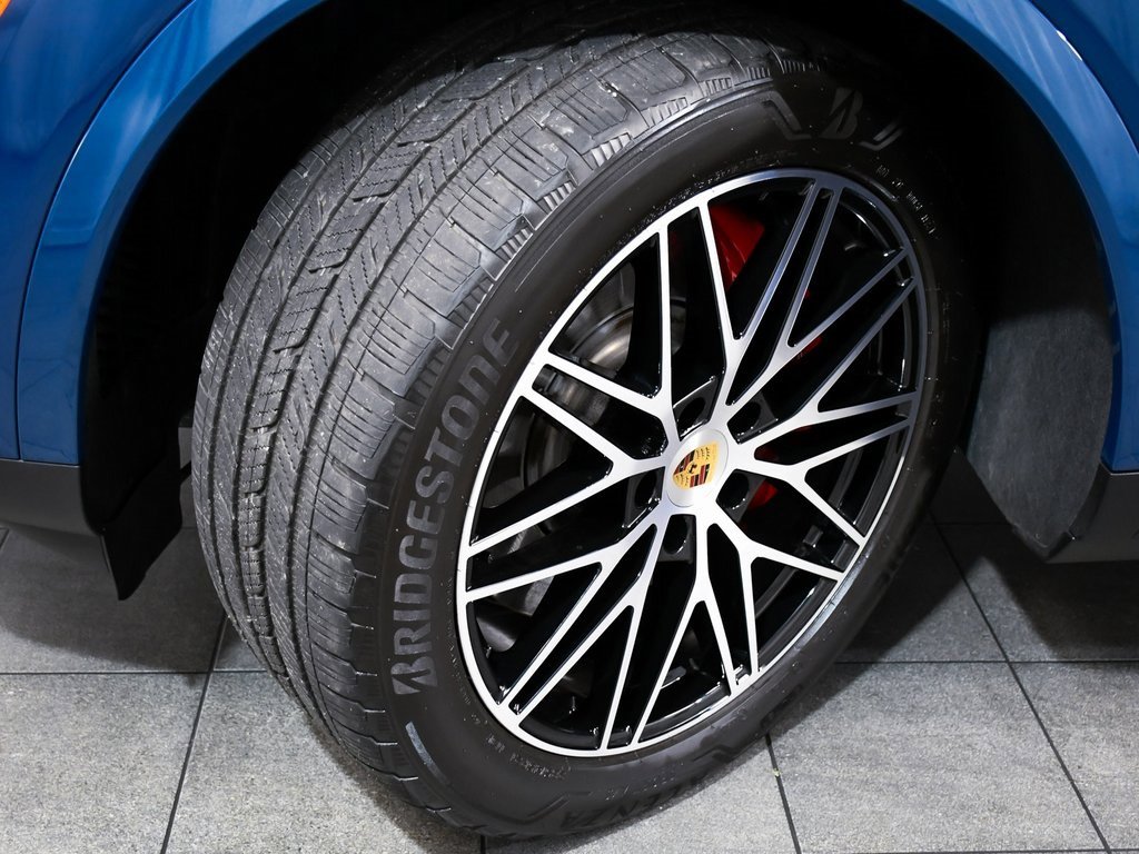 Used 2024 Porsche Cayenne S image 7