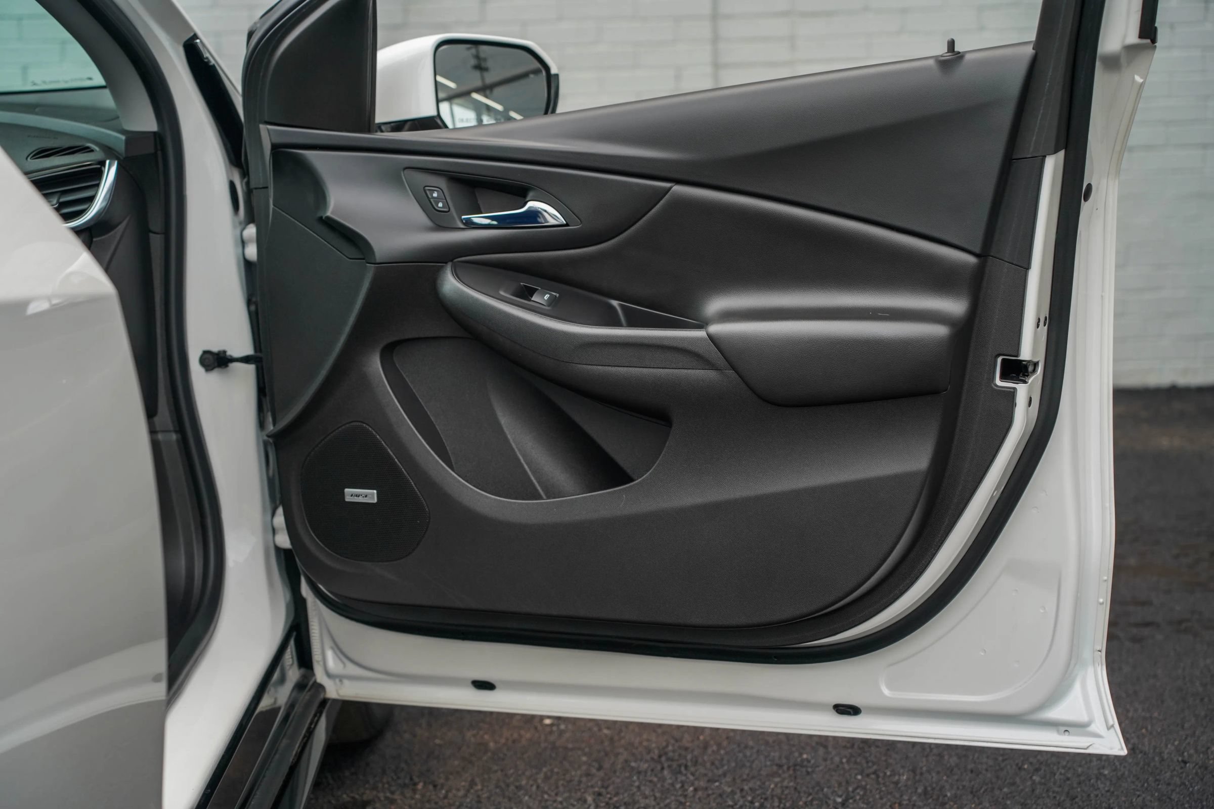Used 2018 Chevrolet Volt Premier w/ Driver Confidence Package FWD image 23