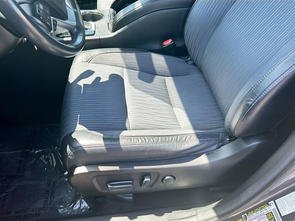 Used 2014 Toyota Highlander Plus AWD/4WD image 18