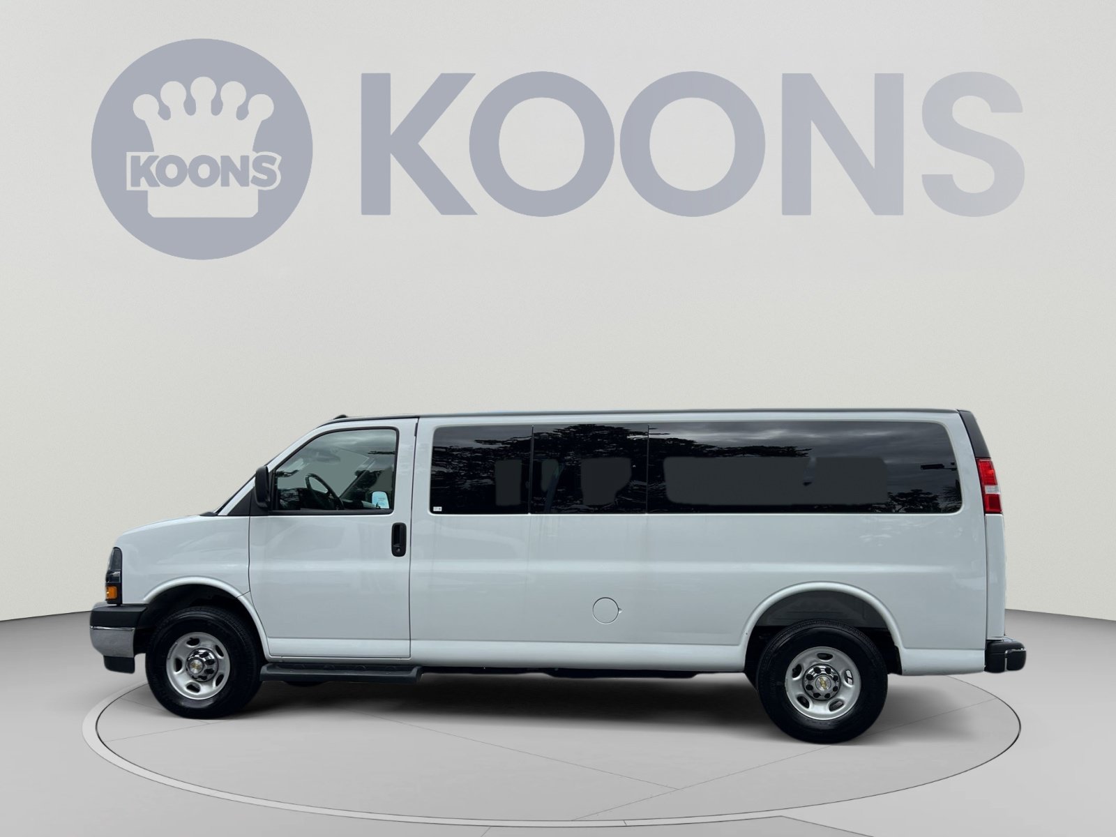 Used 2025 Chevrolet Express 3500 LT w/ LT Preferred Equipment Group RWD image 7