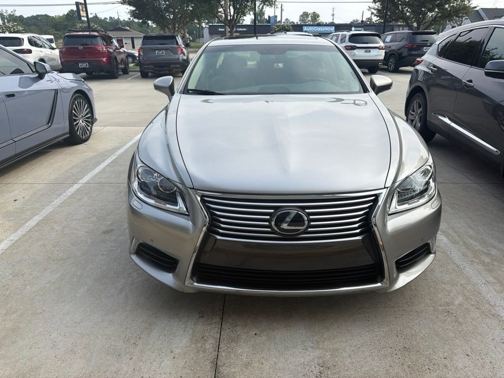 Used 2017 Lexus LS 460 w/ Comfort Package RWD image 2